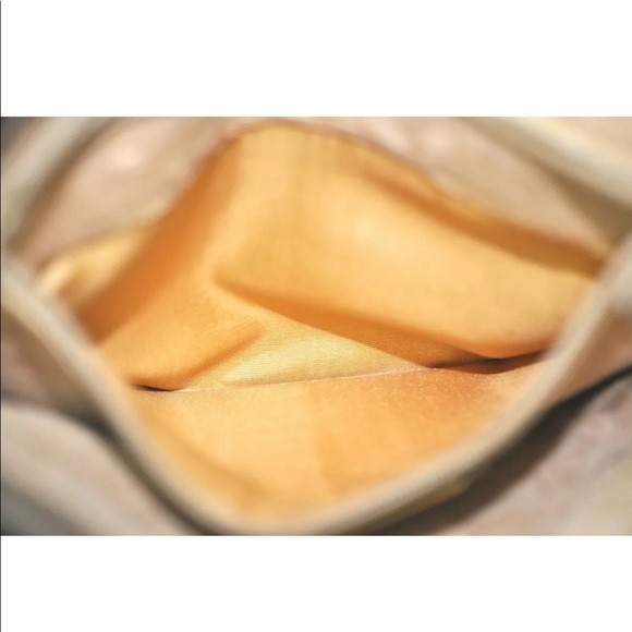 Gucci Authentic Crossbody Shoulder Handbag - Picture 7 of 12